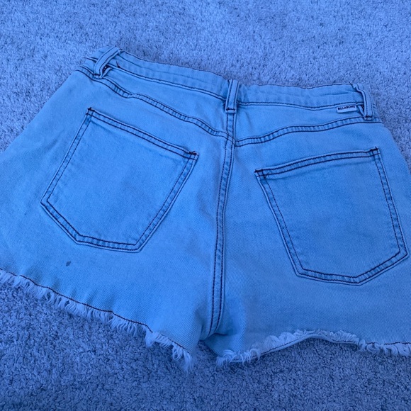 Small stain billabong shorts - Picture 2 of 2